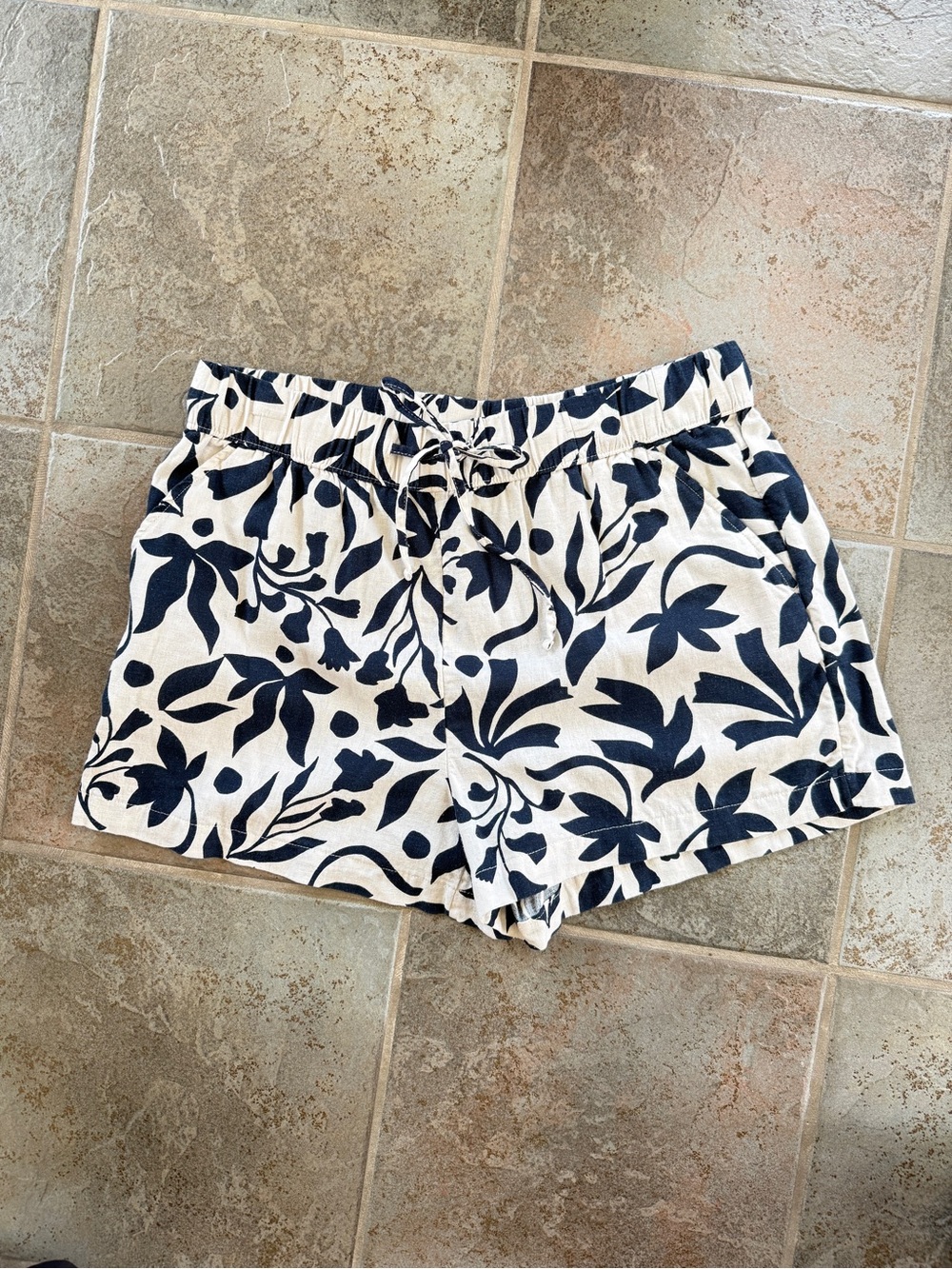 Time and Tru Navy Floral High-Waist Drawstring Shorts